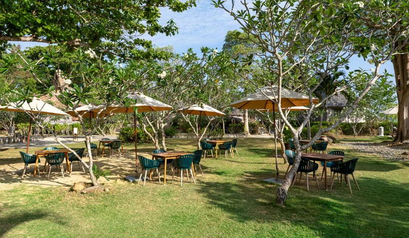 Mr Tomyam Outdoor Seating